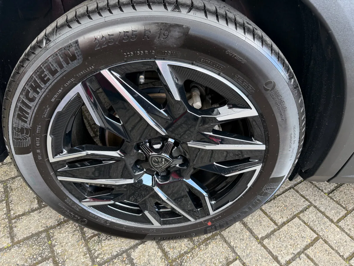 2025 Peugeot 3008 Allure Hybrid - Image 4