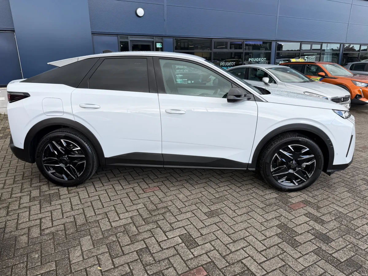2025 Peugeot 3008 Allure Hybrid - Image 3