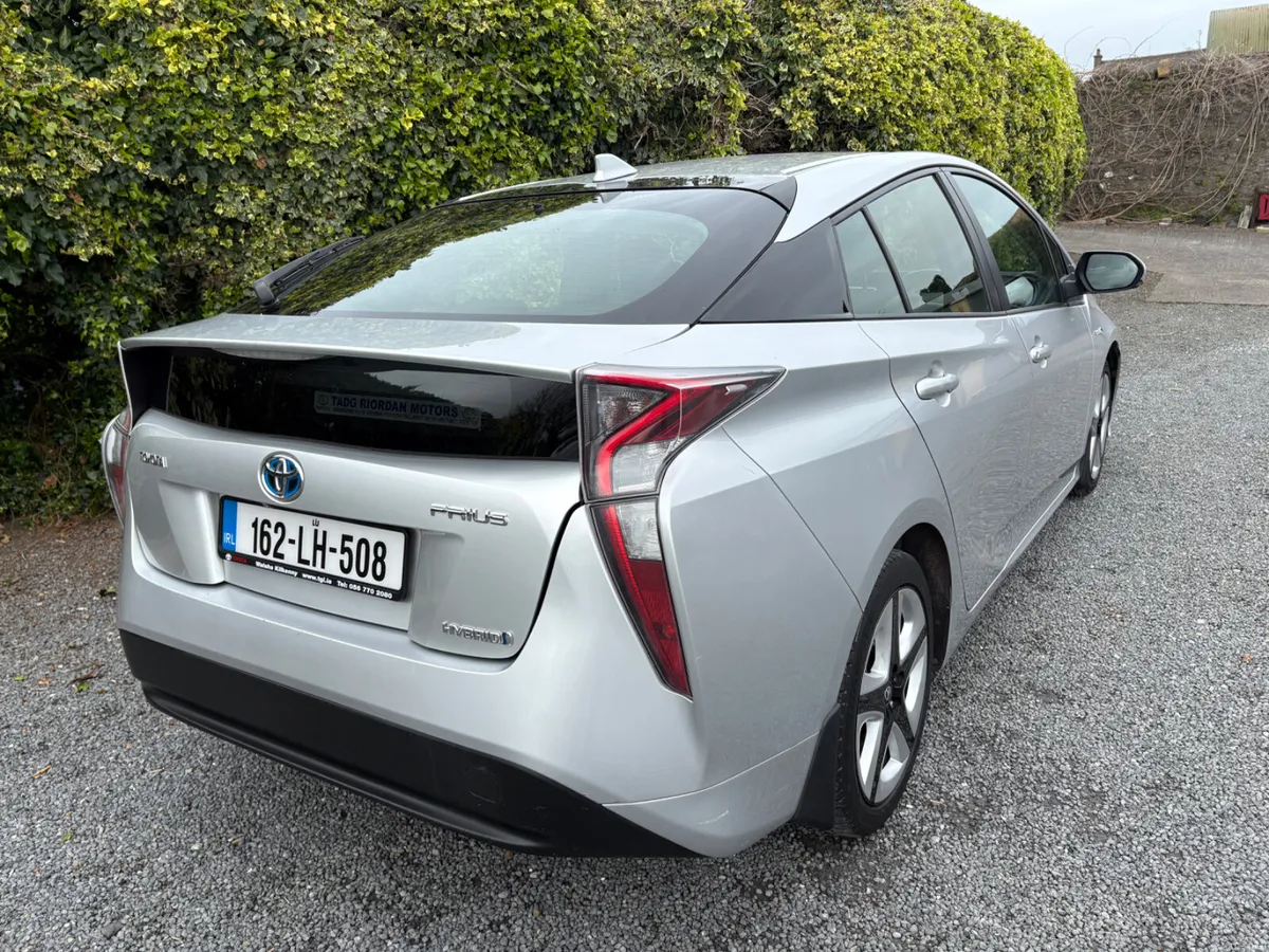 Toyota Prius 2016 Hybrid - Image 3