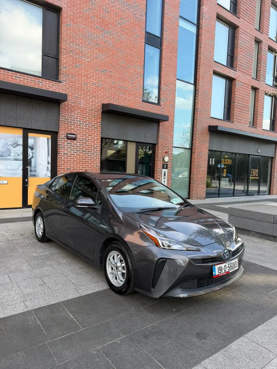 Toyota Prius 2019 - Image 1