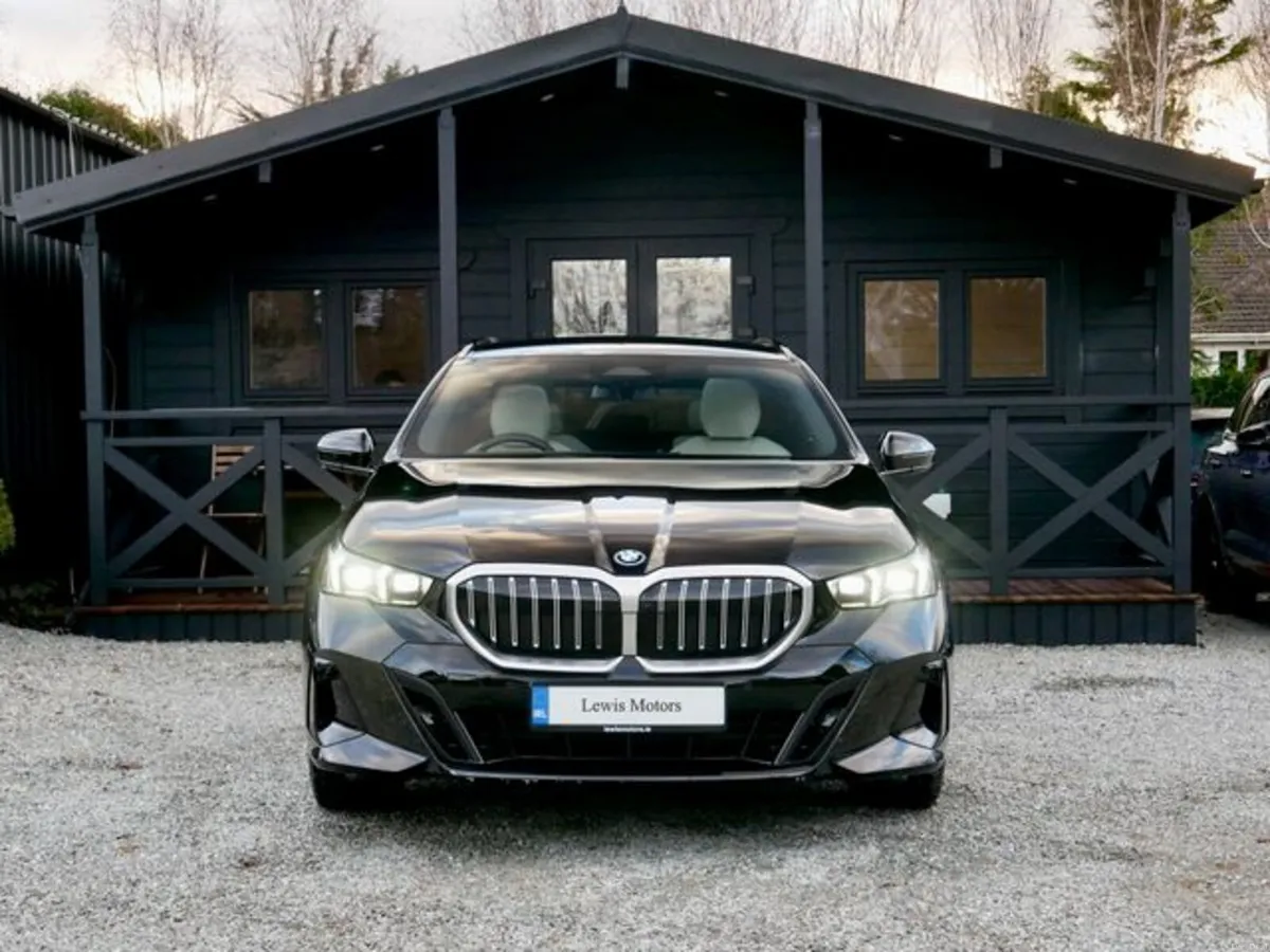 BMW 5-Series 530E M SPORT TOURING - Image 2