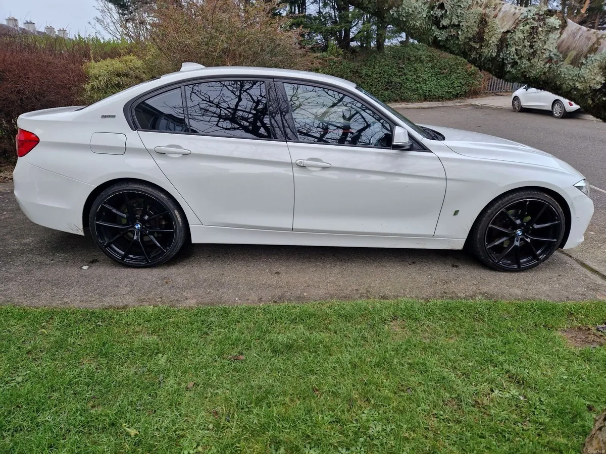 BMW 3-Series 2018 - Image 3