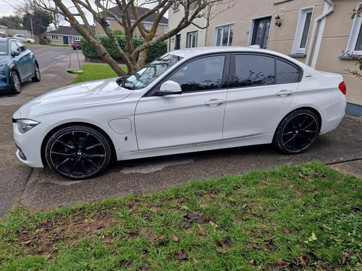BMW 3-Series 2018 - Image 4