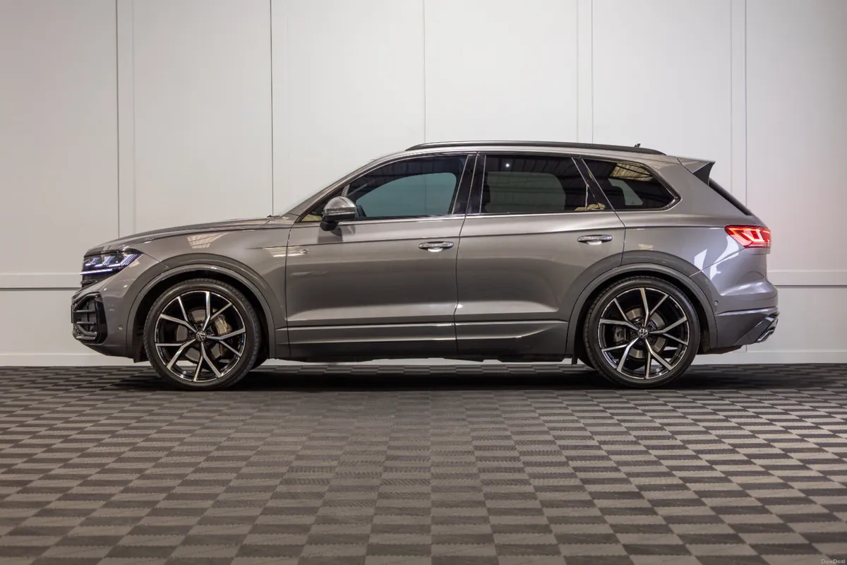 2025 Volkswagen Touareg R-Line 3.0TDI V6 - Image 3