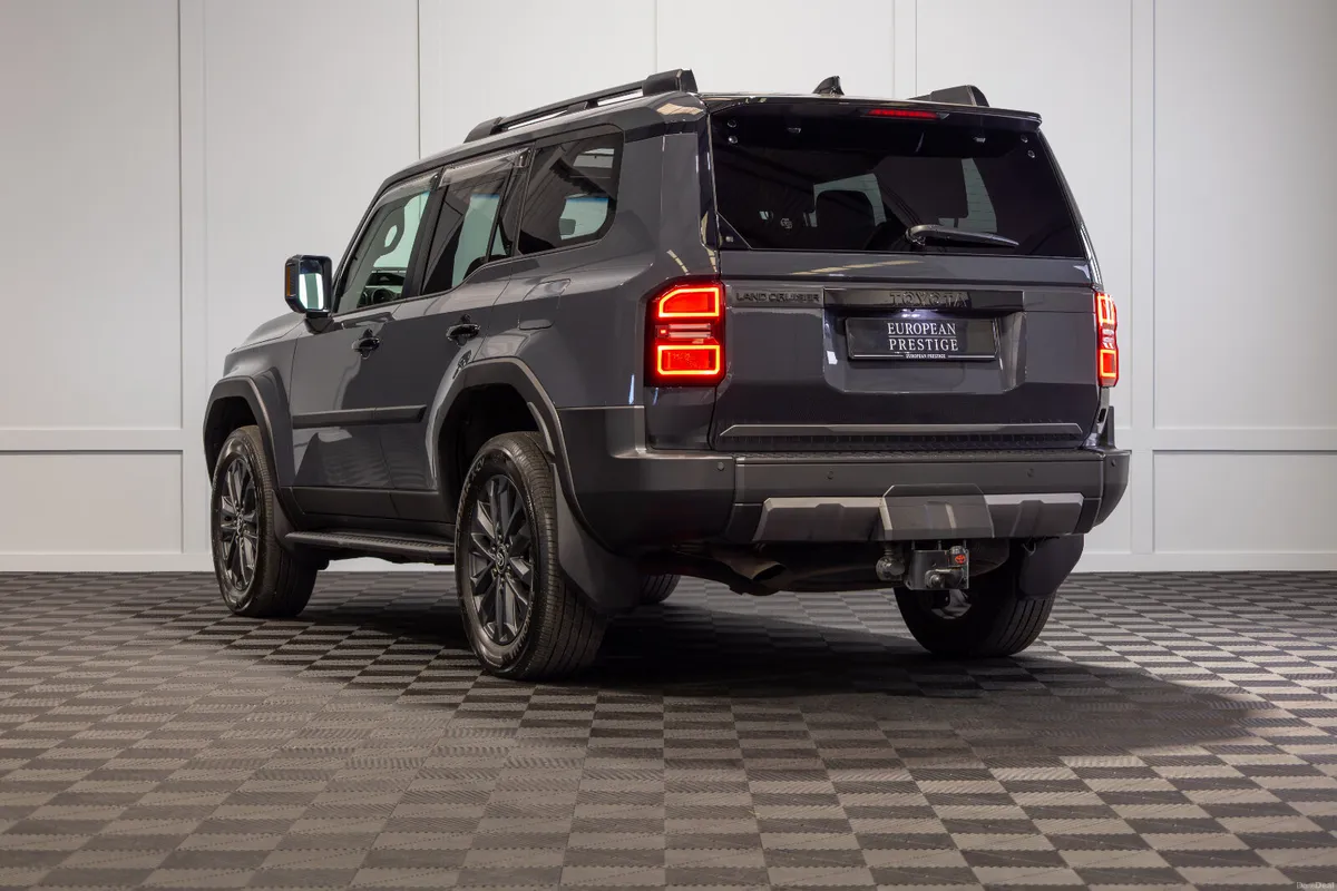 252 Toyota Land Cruiser Platinum 7 Seater - Image 4