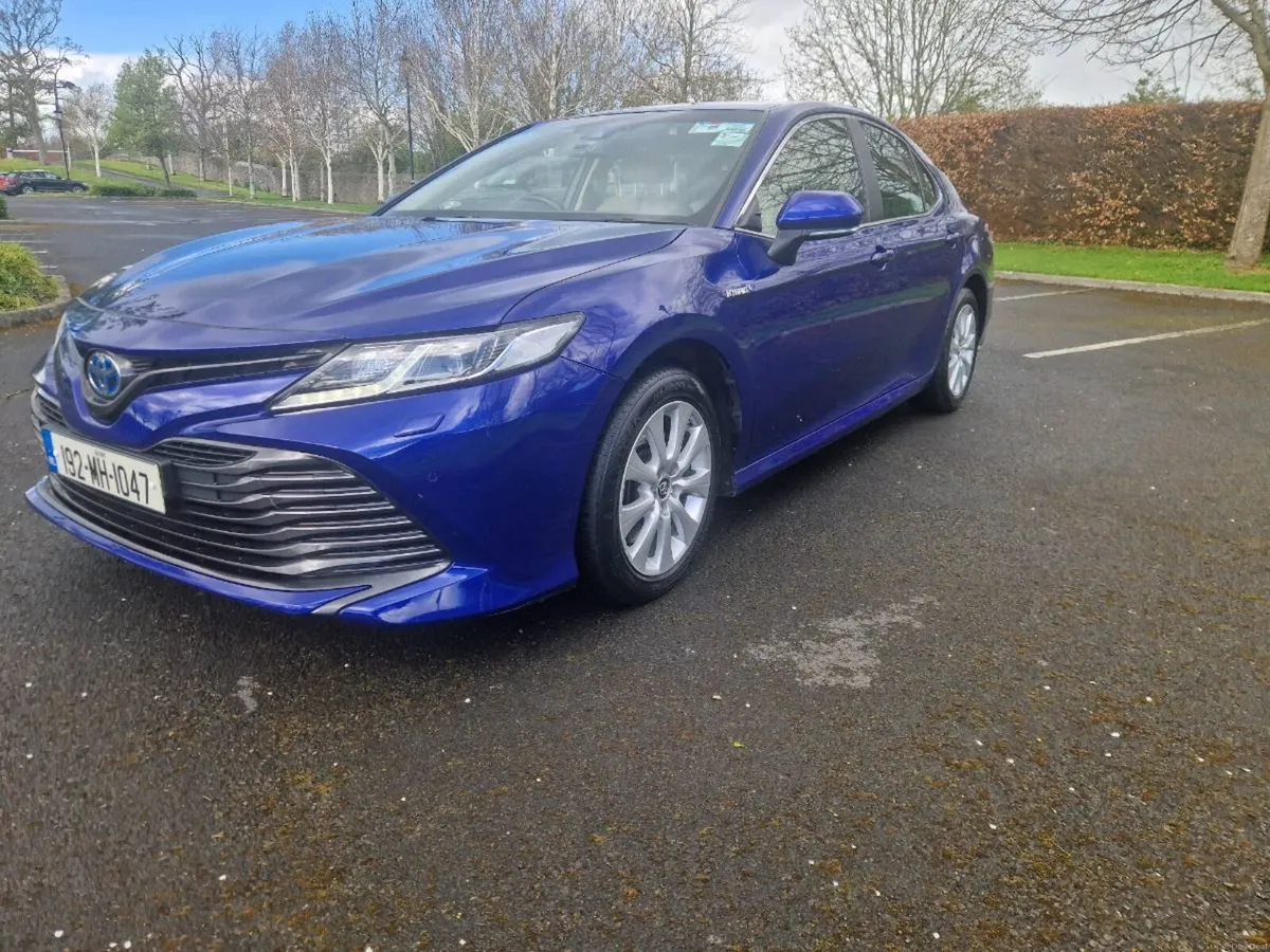 Toyota Camry 2.5 Hybrid - Image 3