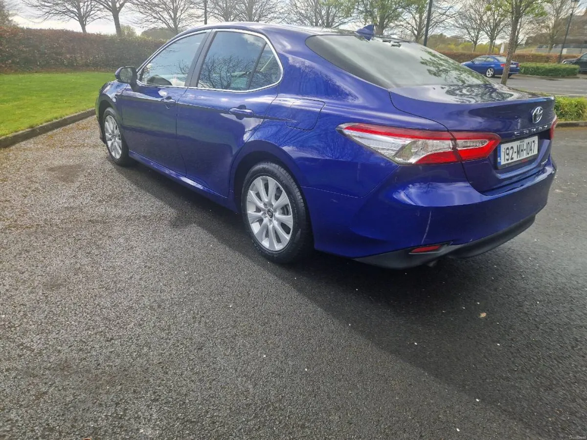 Toyota Camry 2.5 Hybrid - Image 4
