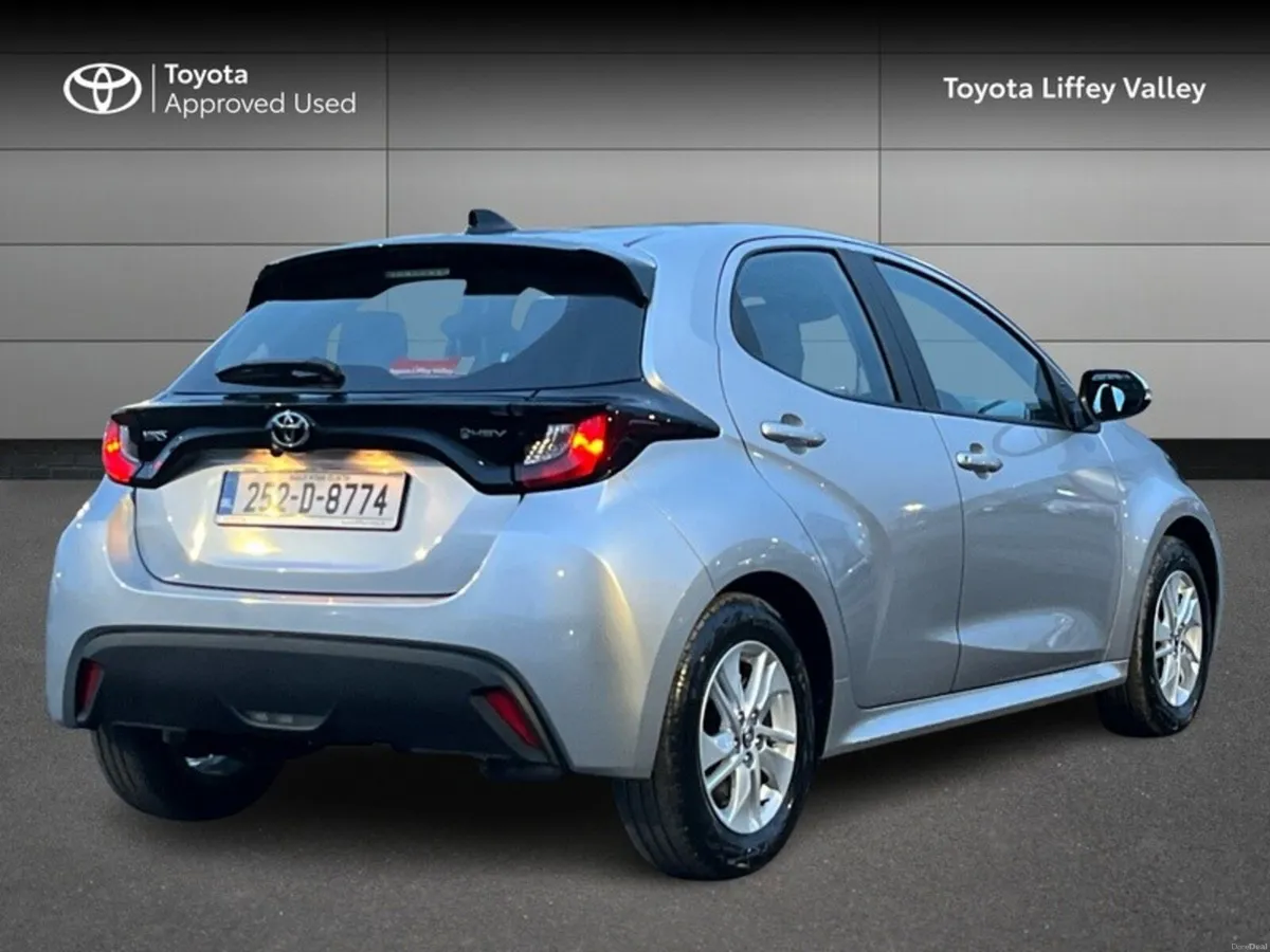 Toyota Yaris YARIS HYBRID 1.5 LUNA - Image 2
