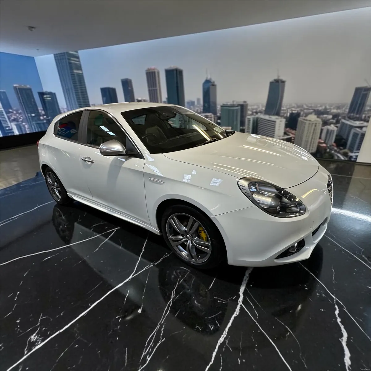 Alfa Romeo Giulietta 1.6 JTDM-2 105 bhp Exclusive - Image 3