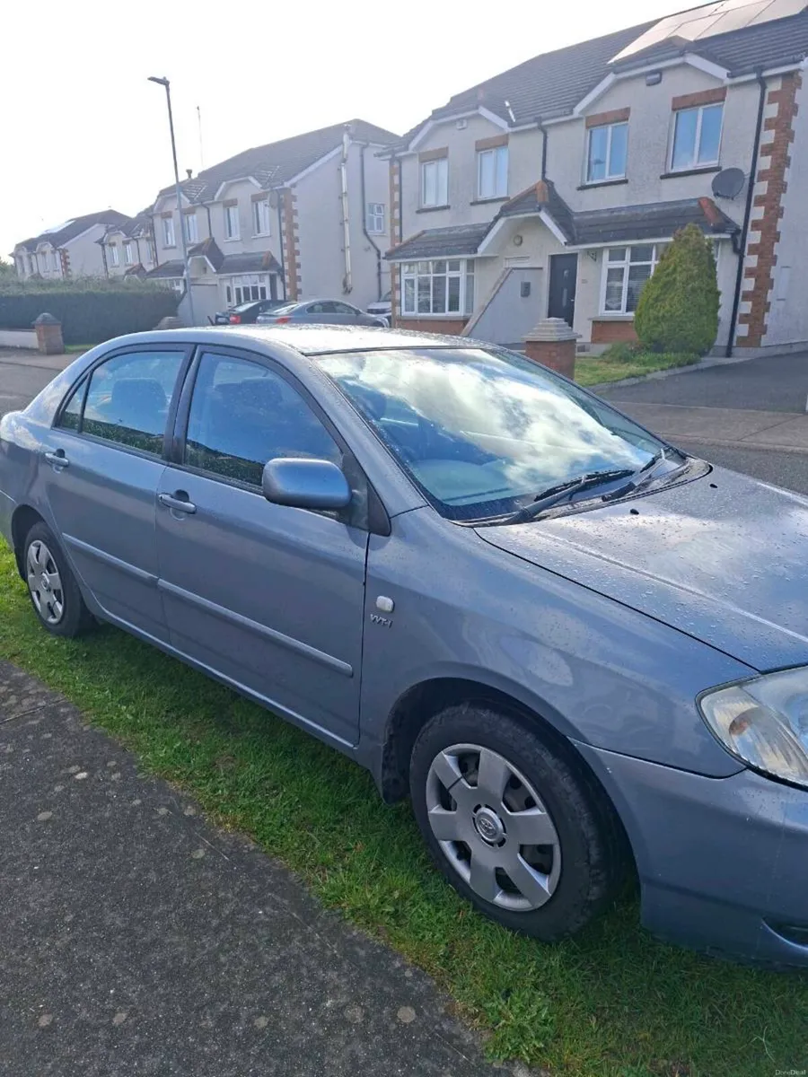 Toyota corolla saloon - Image 2