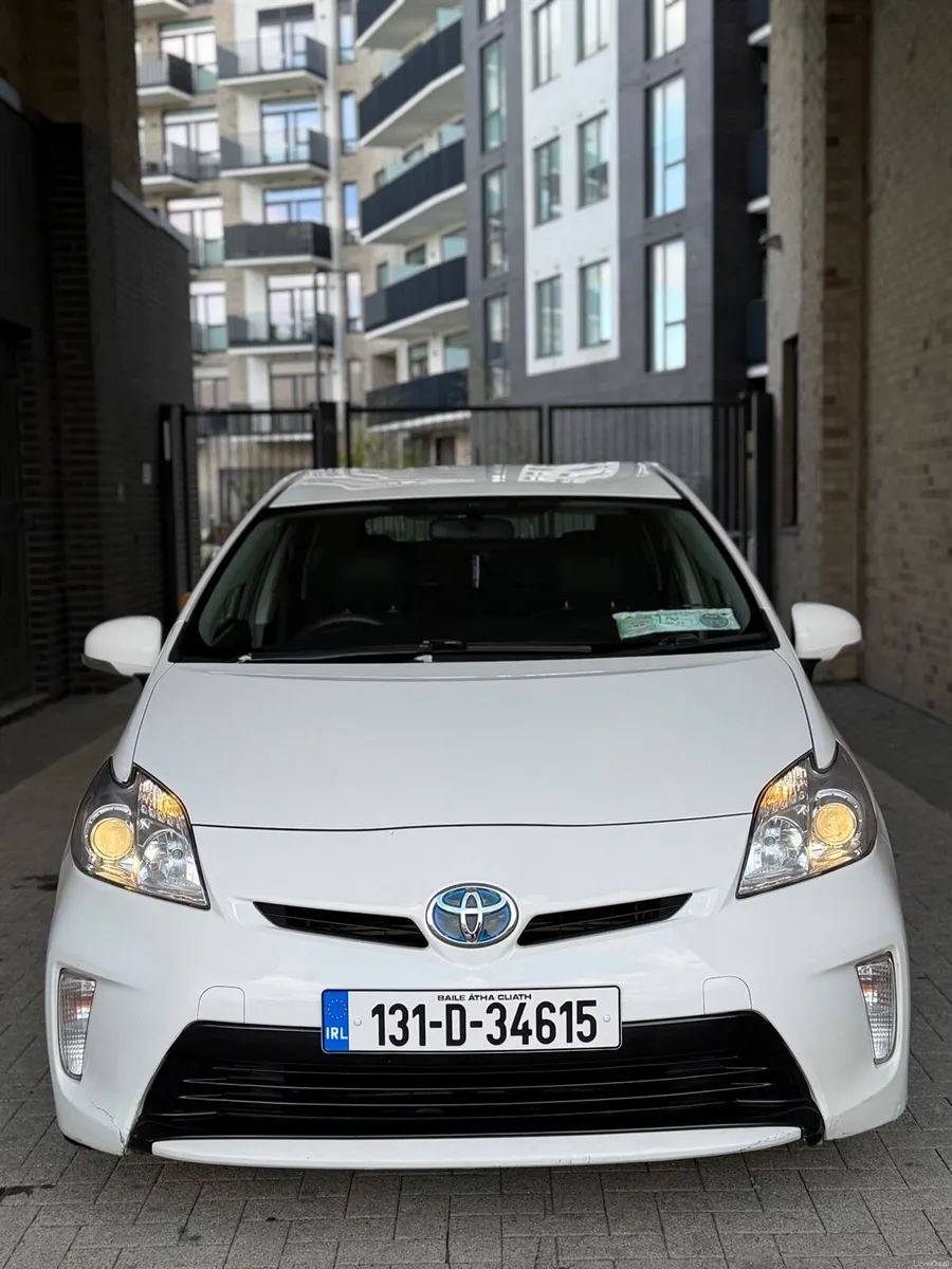 White Toyota Prius 2013 1.8 Hybrid - Image 2