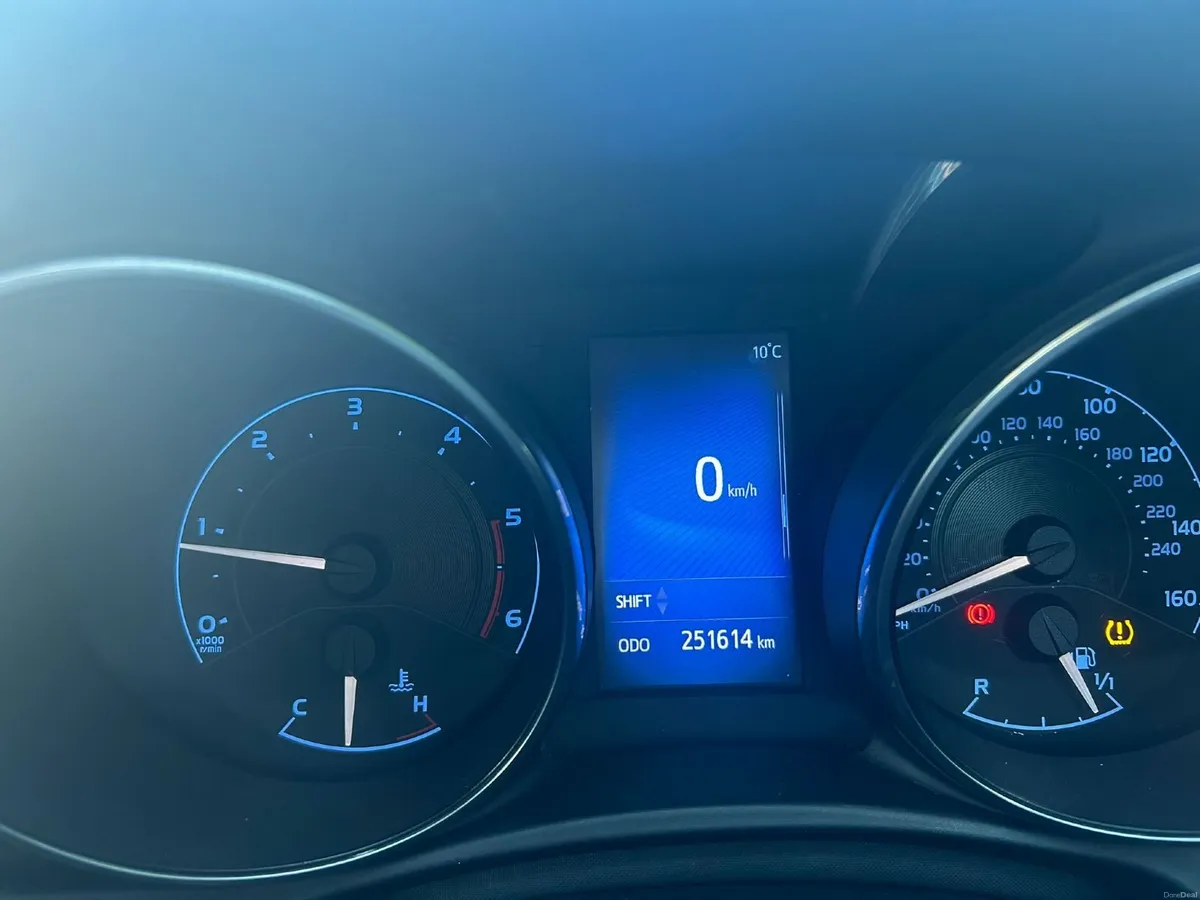 Toyota Auris 2015 - Image 4