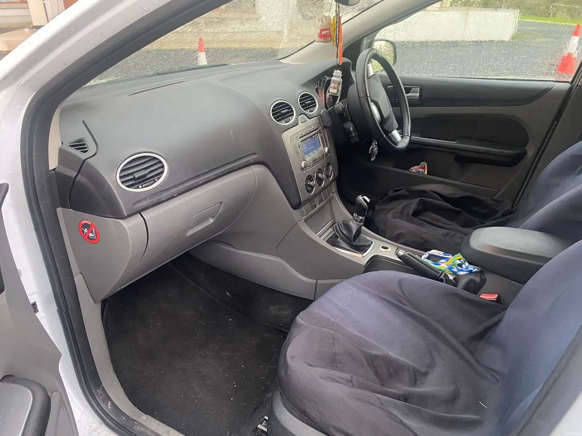 2011 ford focus - Image 4