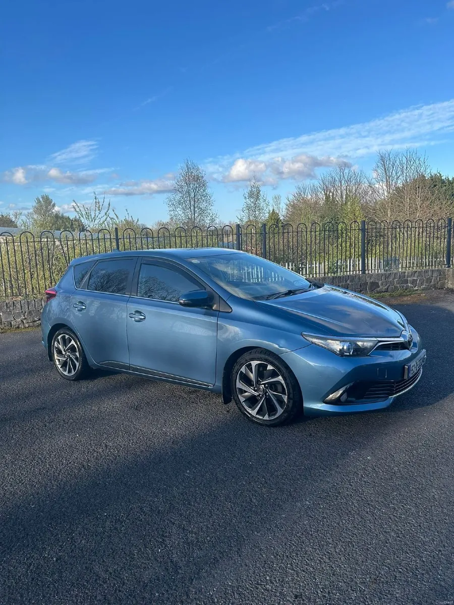 Toyota Auris 2015 - Image 1