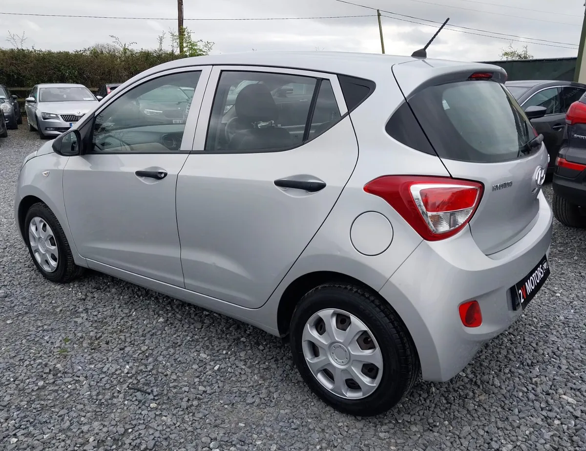 🔵 Hyundai i10 1.0 CLASSIC 4DR LOW KM - Image 2