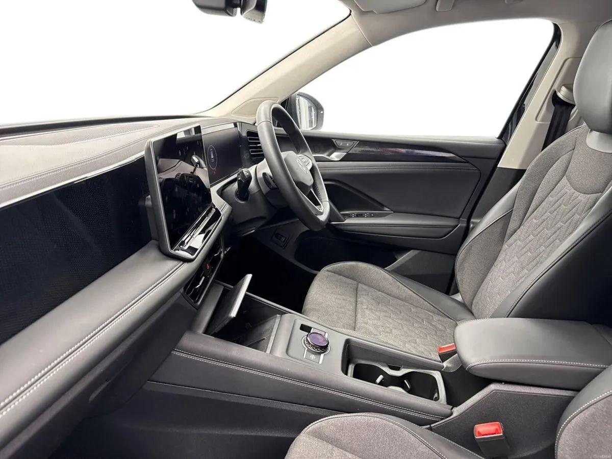 Volkswagen Tiguan 2.0TDI LAUNCH EDITION *AUTO* €11 - Image 3