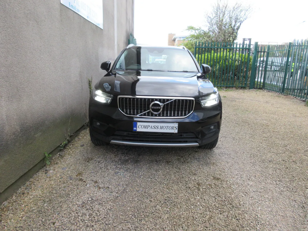 Volvo XC40 1.5 HYBRID T5 INSCRIPTION 4X4 - Image 2