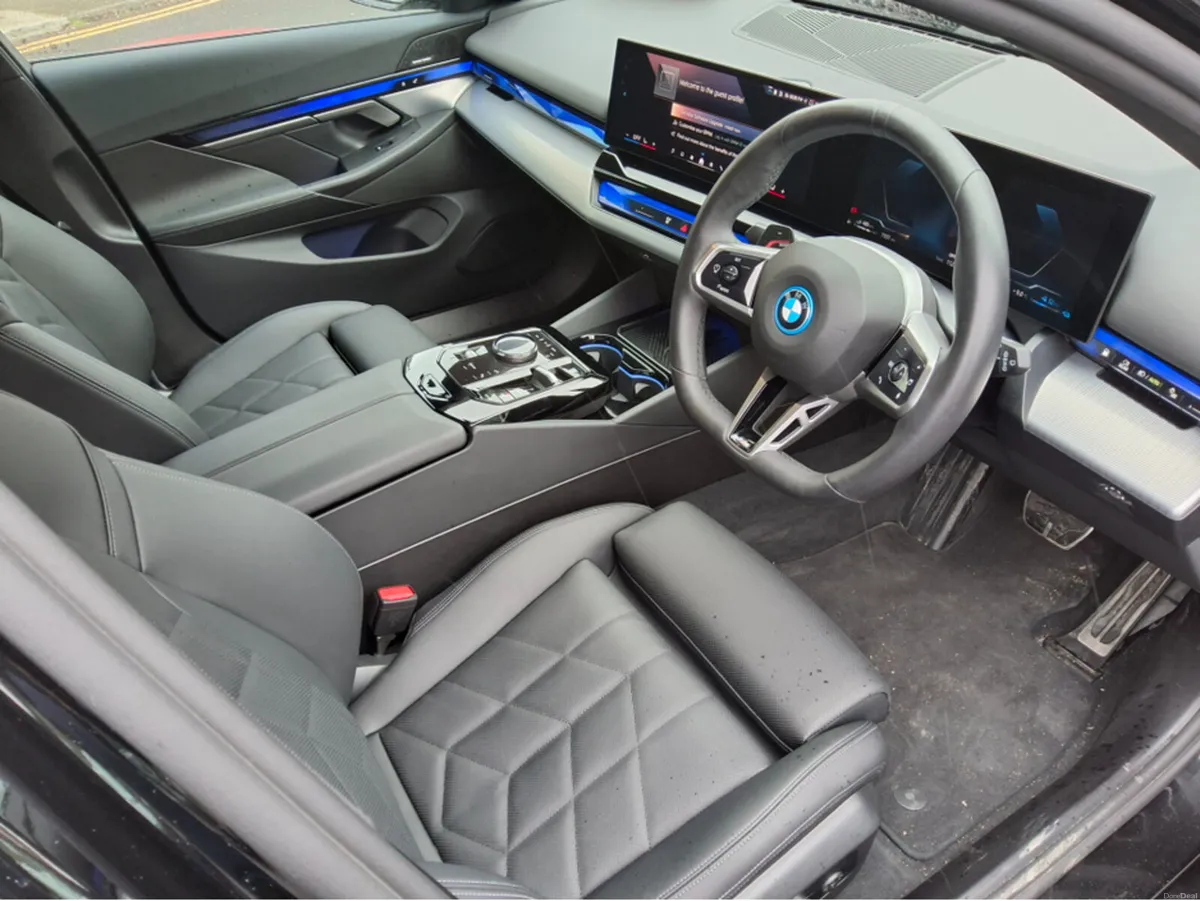 BMW 5-Series 530e M SPORT TOURER - Image 6