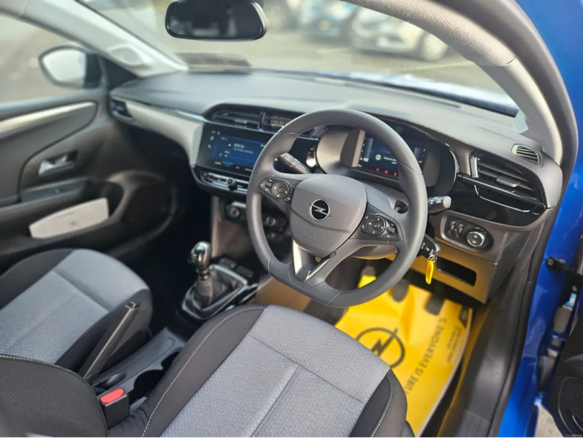 Opel Corsa ELEGANCE 1.2 6 SPEED - Image 3