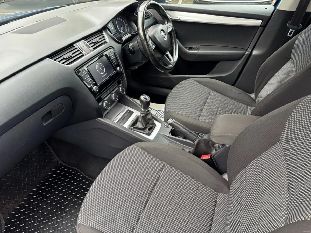 Skoda Octavia AMBITION 1.6 TDI 90HP 4 4DR - Image 3