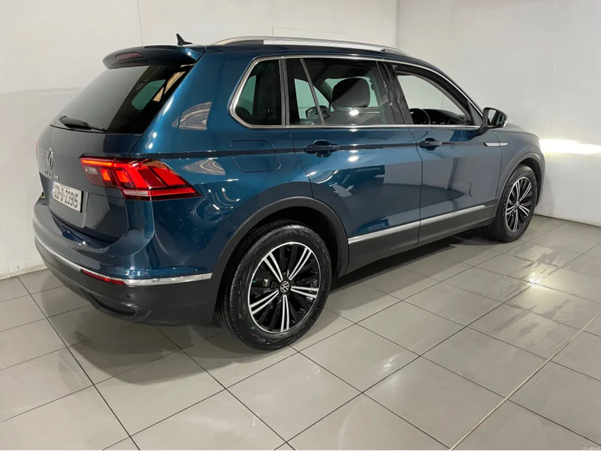 Volkswagen Tiguan LIFE 2.0 TDI 150HP  5DR AUTO - Image 3