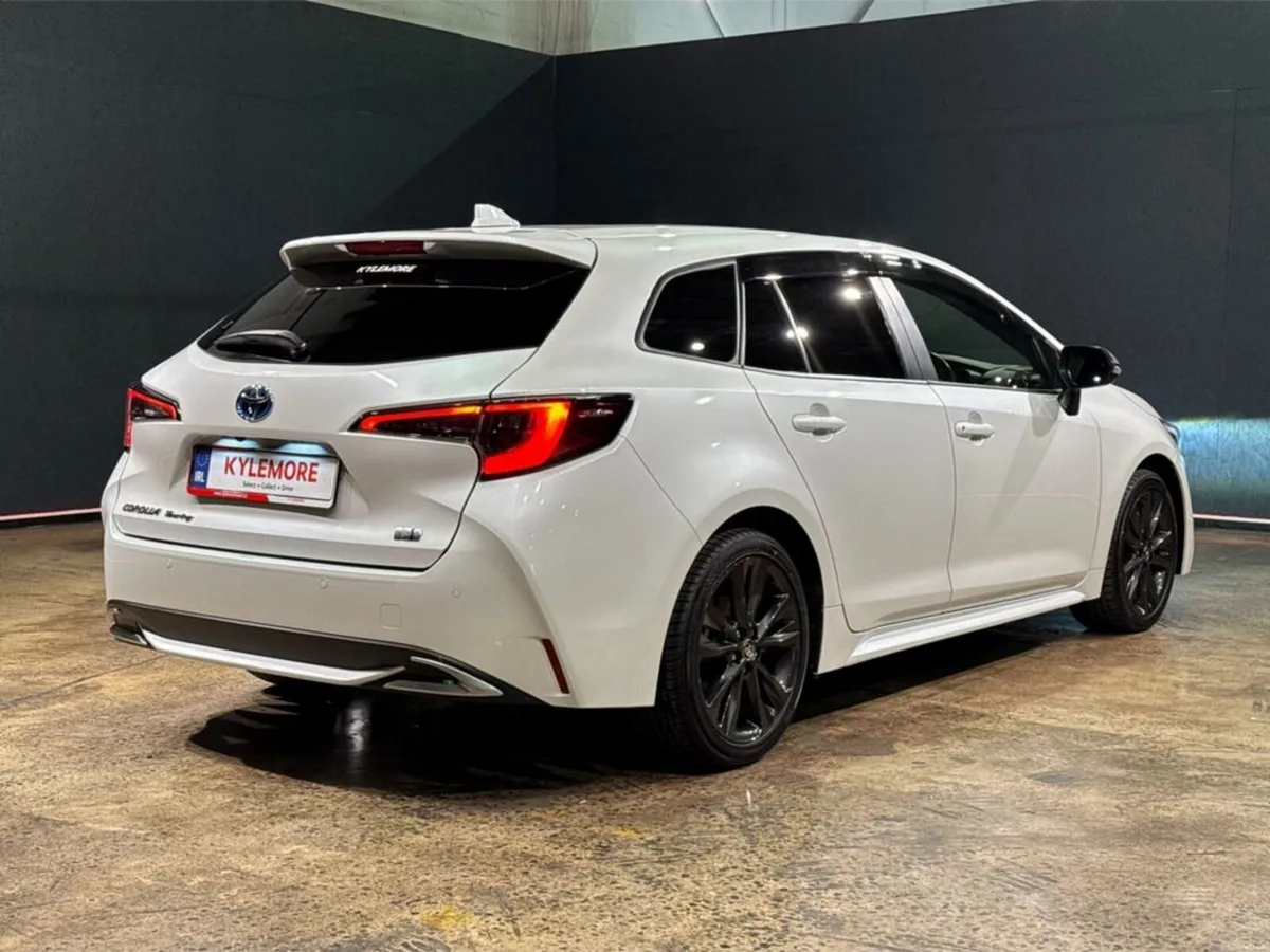 Toyota Corolla 1.8 HYBRID - BLACK HALF LEATHER - F - Image 3