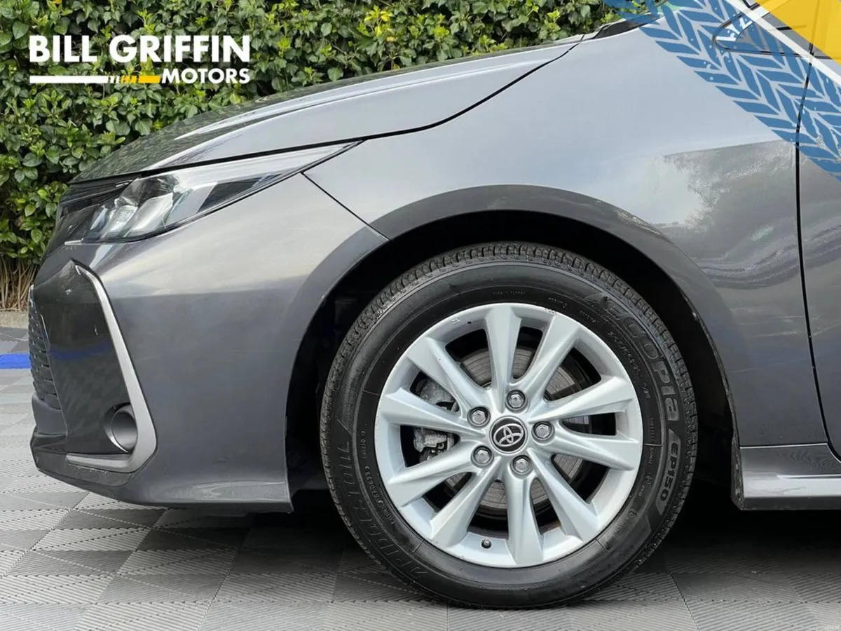 Toyota Corolla LUNA 1.8 HYBRID // ADAPTIVE CRUISE - Image 3