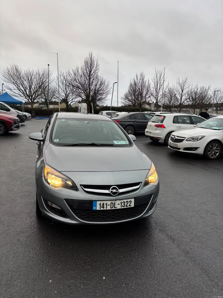 Opel Astra 2014 - Image 1