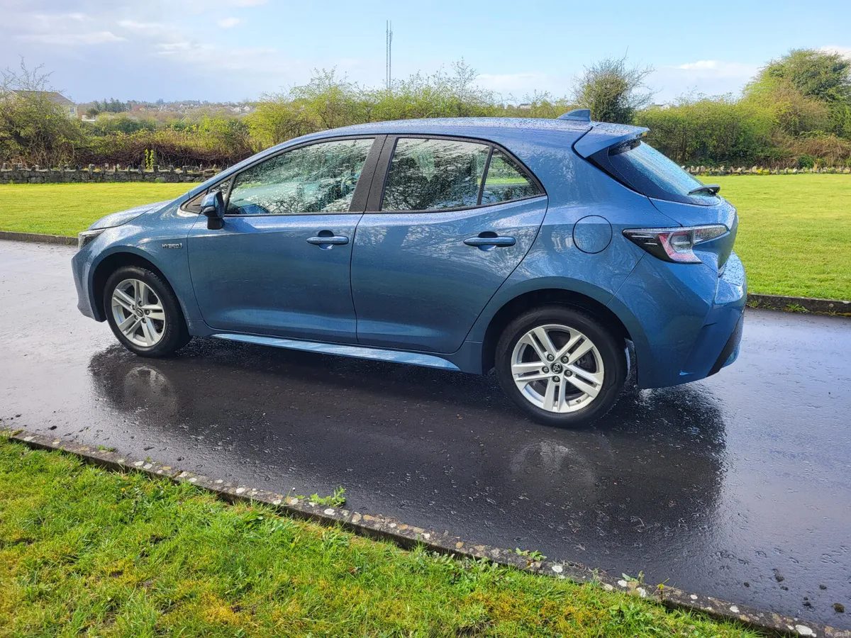Toyota Corolla   Hybrid   Automatic - Image 4