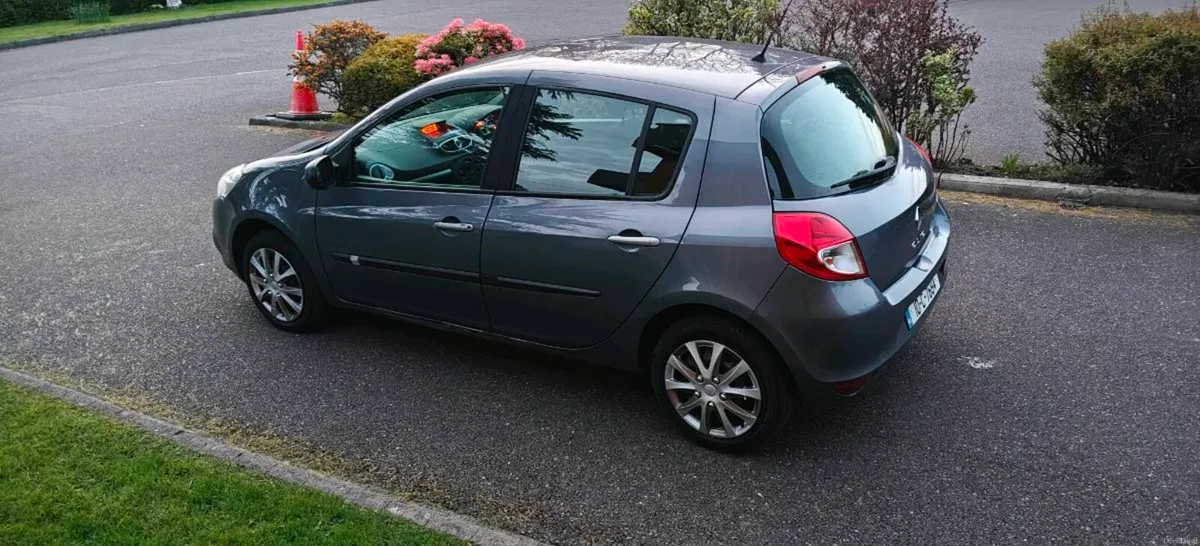 Renault Clio 1.1 petrol - Image 2
