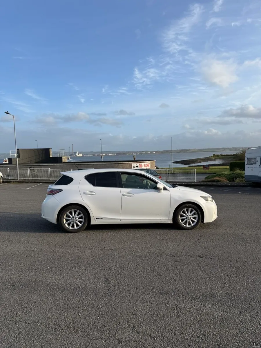 Lexus ct200h - Image 2