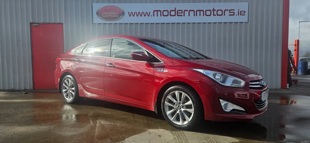 Hyundai i40 executive 1.7crdi saloon low kms - Image 2