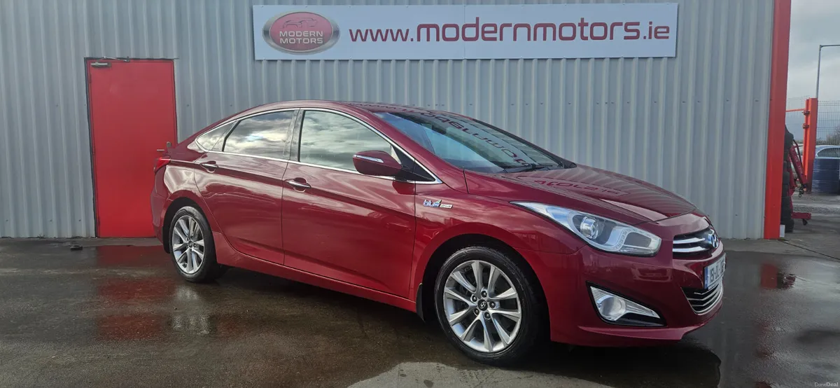 Hyundai i40 executive 1.7crdi saloon low kms - Image 1