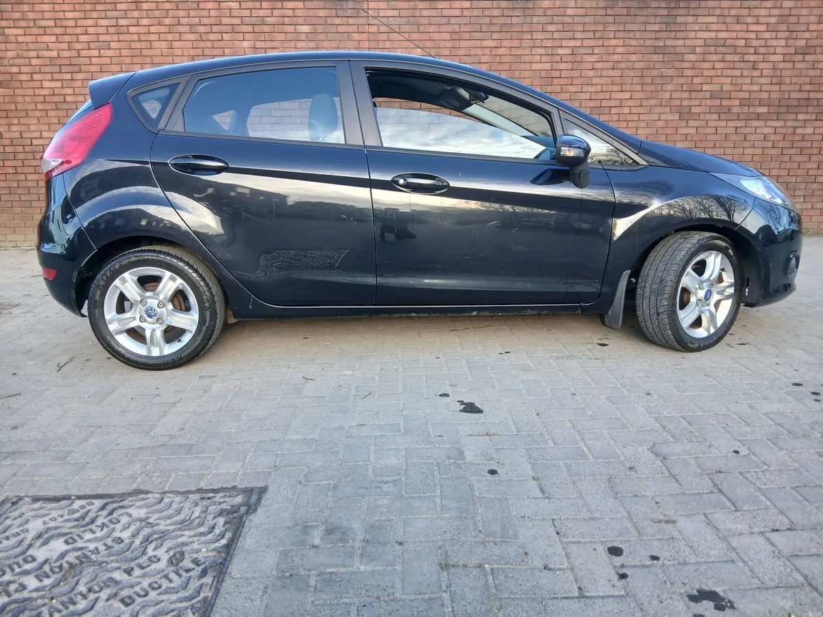 Ford Fiesta 2009 automatic - Image 4