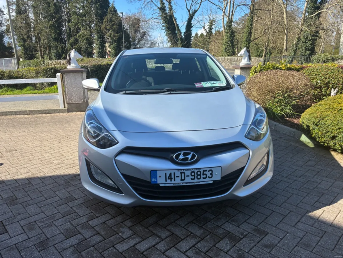 Hyundai i30 1.6 DSL DELUXE 4DR - Image 2