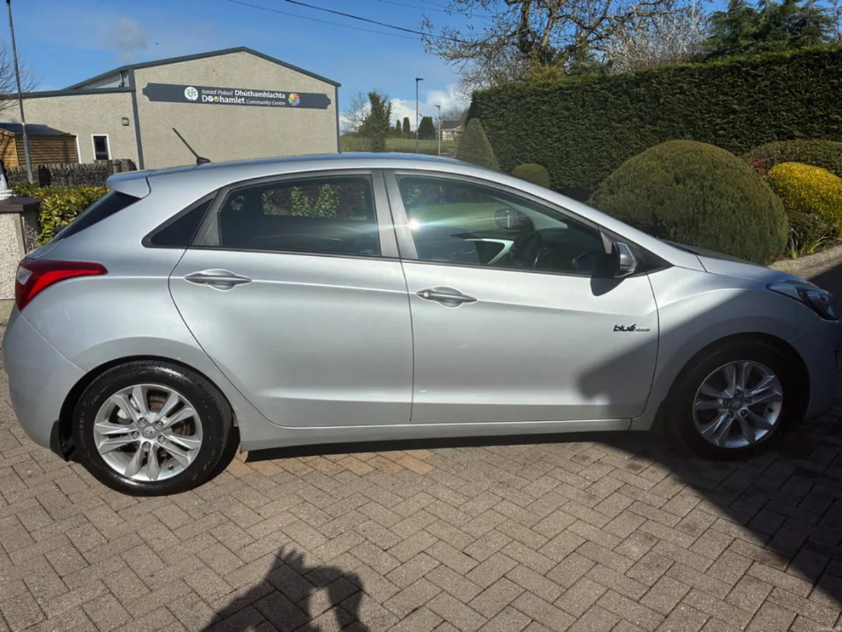 Hyundai i30 1.6 DSL DELUXE 4DR - Image 4