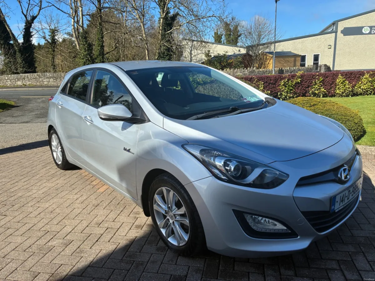 Hyundai i30 1.6 DSL DELUXE 4DR - Image 3
