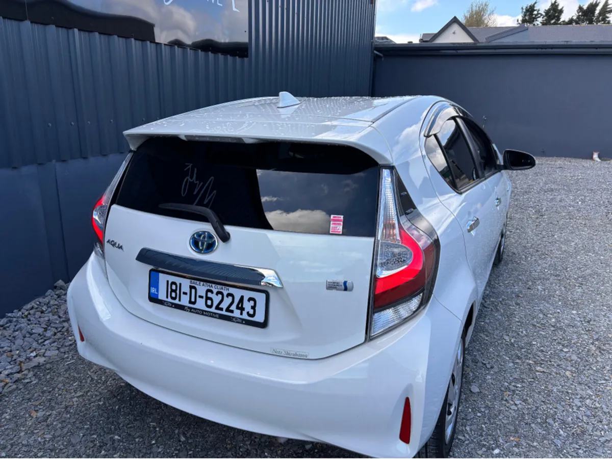 Toyota Aqua //HYBRID// 181d62243 - Image 3