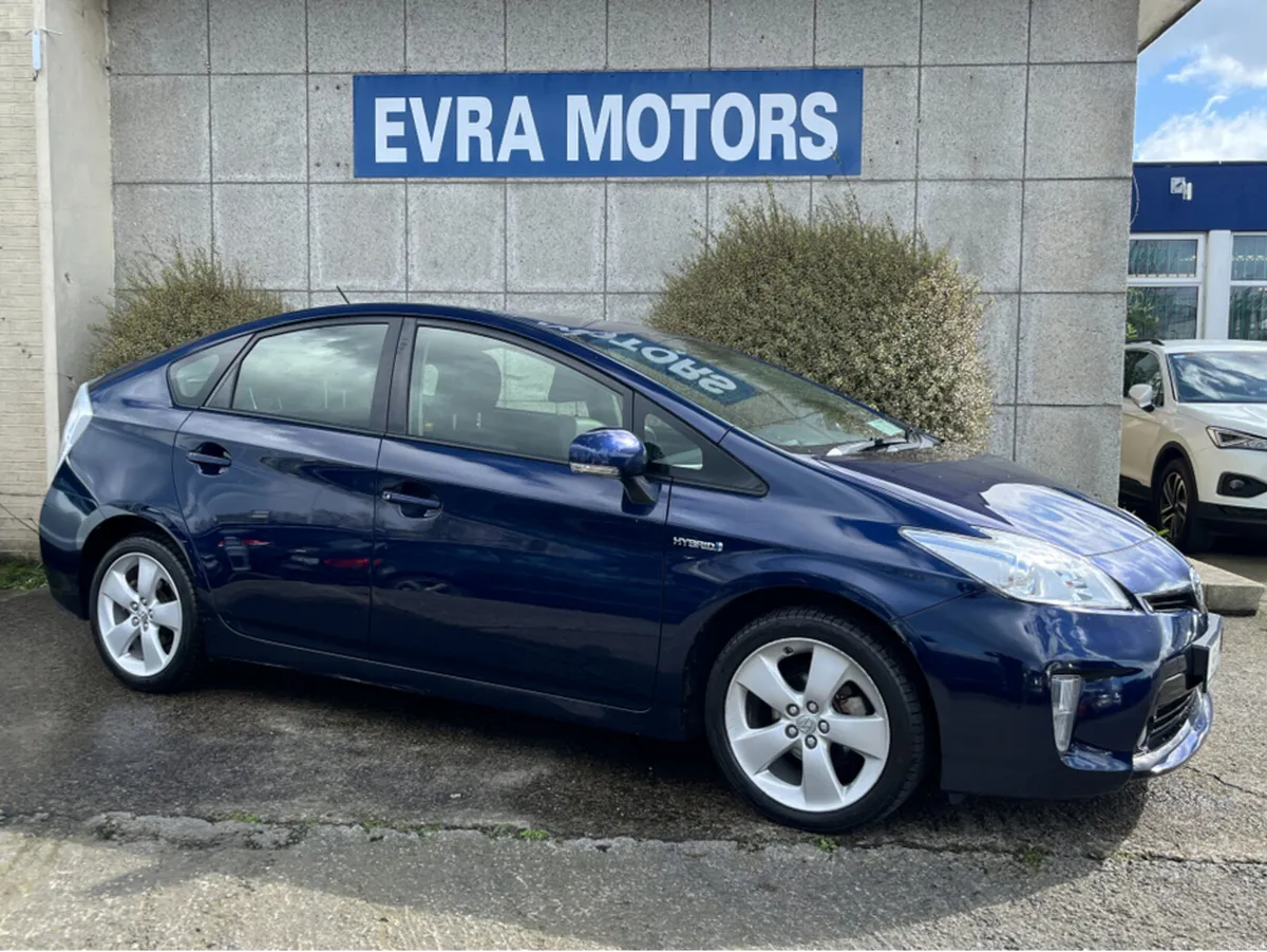 Toyota Prius LUXURY HYBRID AUTOMATIC 1.8 PETROL // - Image 3