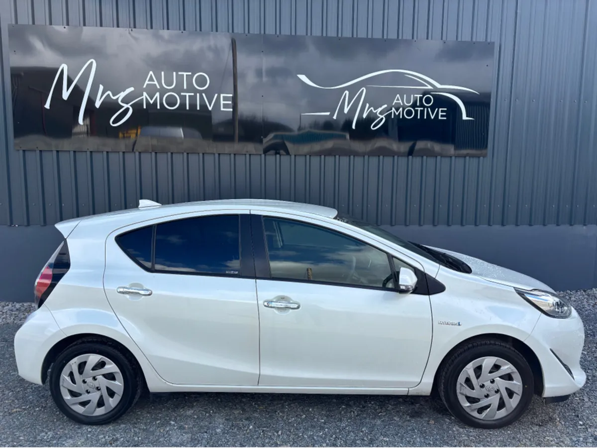 Toyota Aqua //HYBRID //191D56796 - Image 2