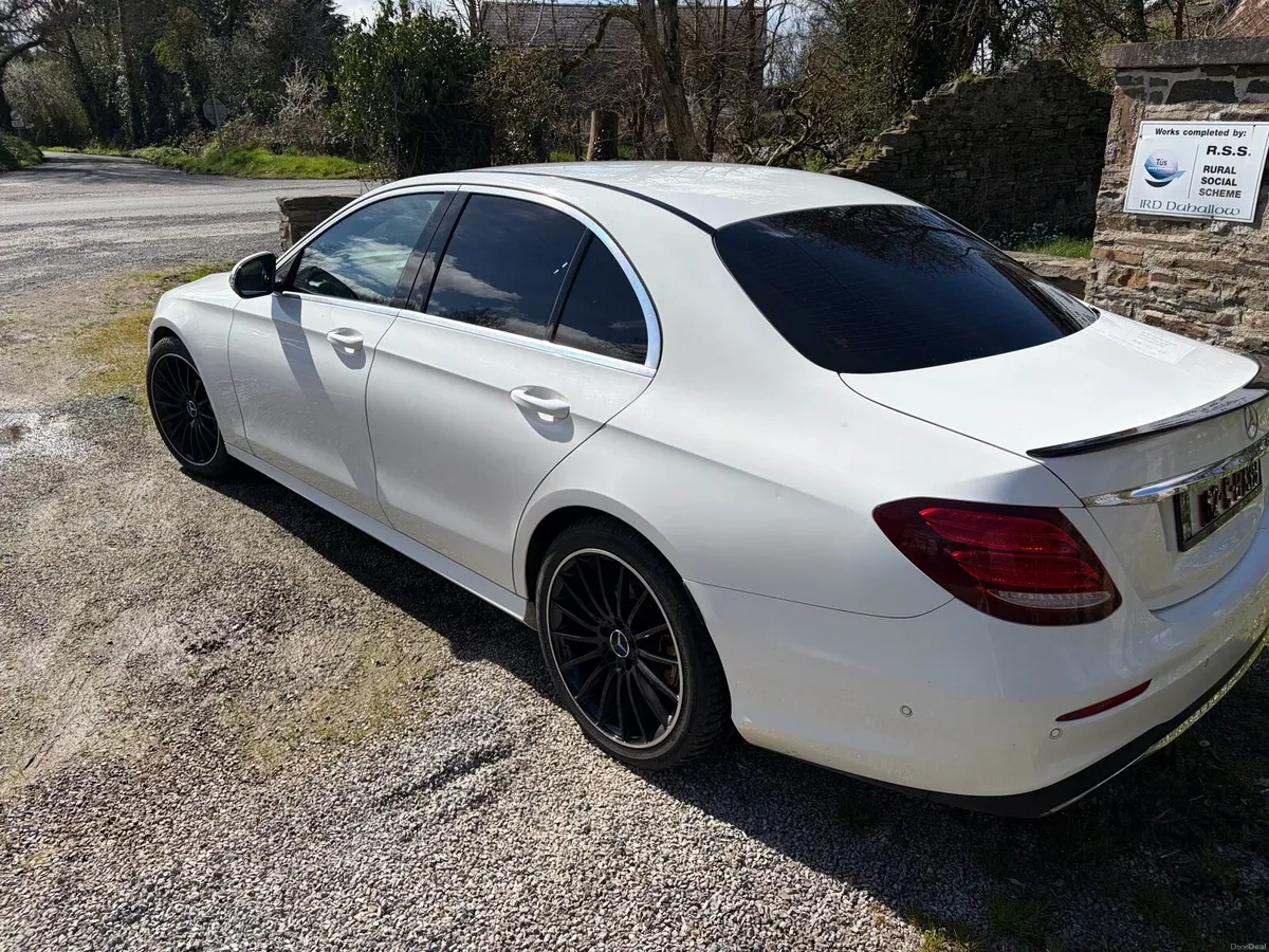 Mercedes E220 AMG Line 207HP ŁÓW MILLAGE - Image 2