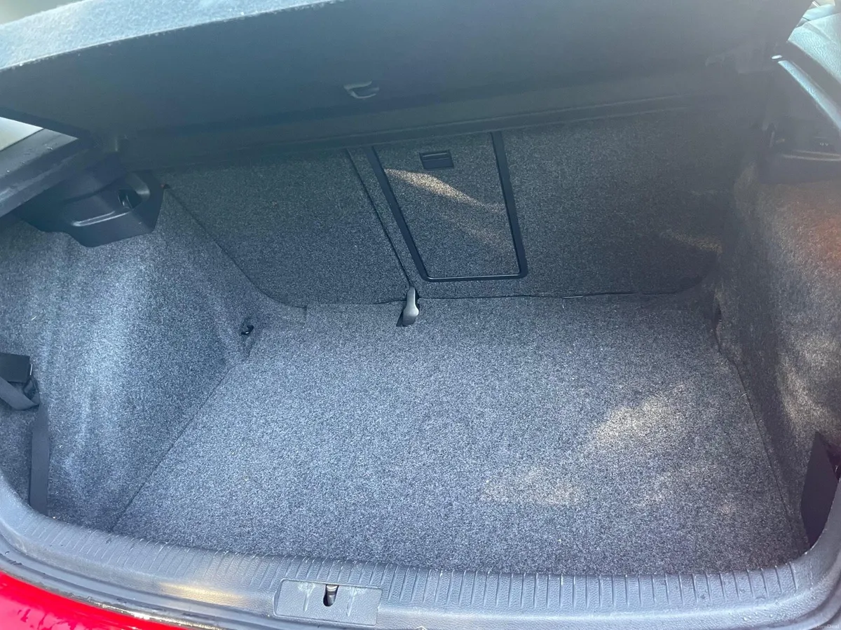 Volkswagen Golf 2010 1.6 TDI for Sale - Image 3