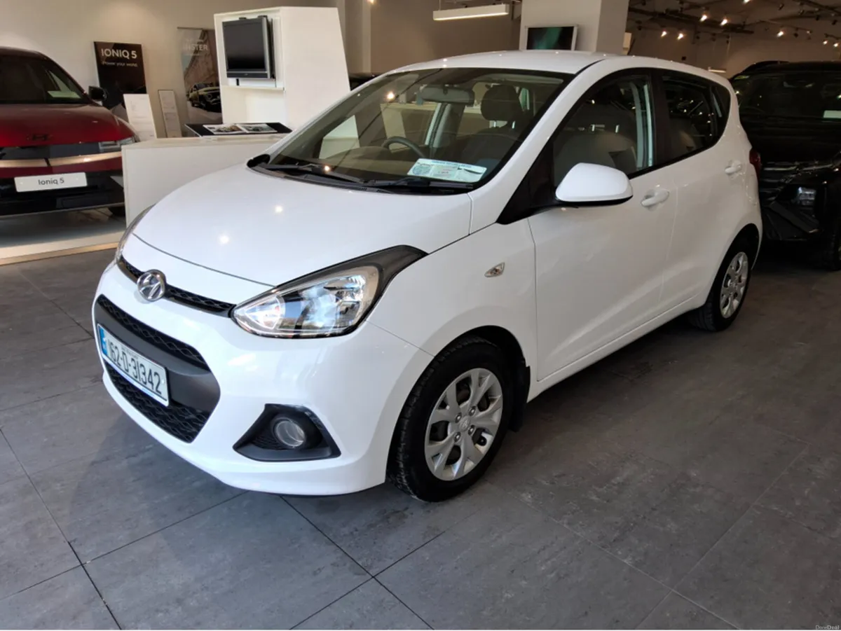 Hyundai i10 1.2L SE  AUTOMATIC - Very Low Mileage - Image 3