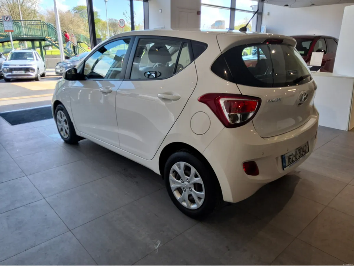 Hyundai i10 1.2L SE  AUTOMATIC - Very Low Mileage - Image 4
