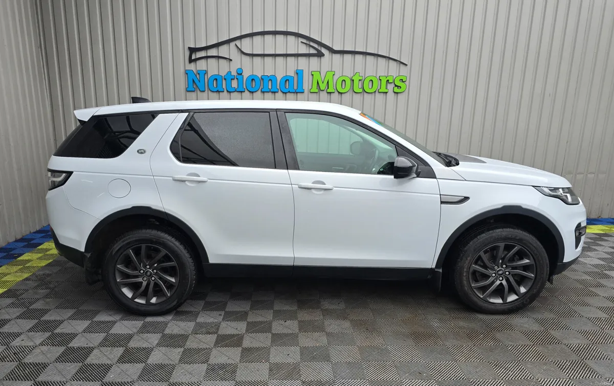 2017 Land Rover Discovery 2.0 4WD Automatic  7Seat - Image 3