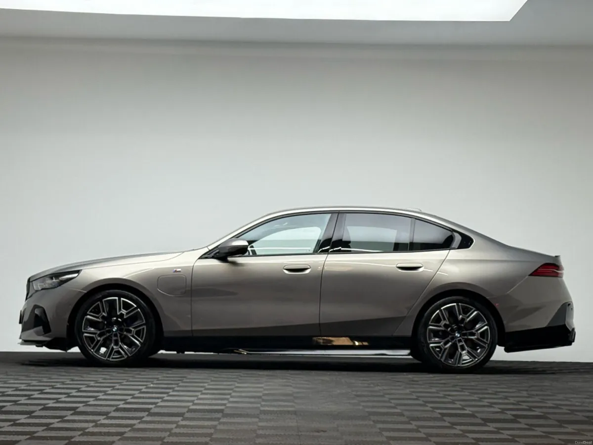 BMW 5-Series 530E M SPORT - Image 4