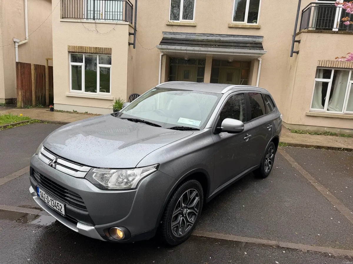 142 Mitsubishi Outlander 4 wheel drive - Image 2