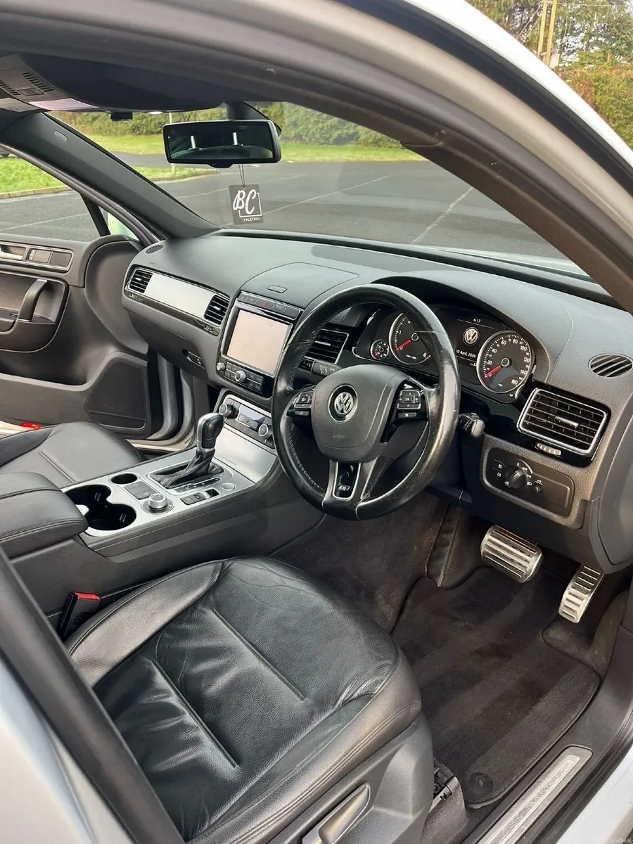 Volkswagen Touareg 2016 - Image 2
