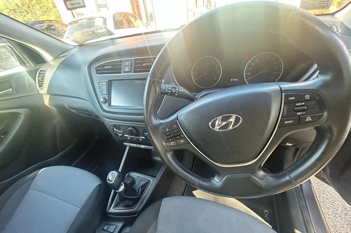 2019, Hyundai i20 Deluxe - Image 3