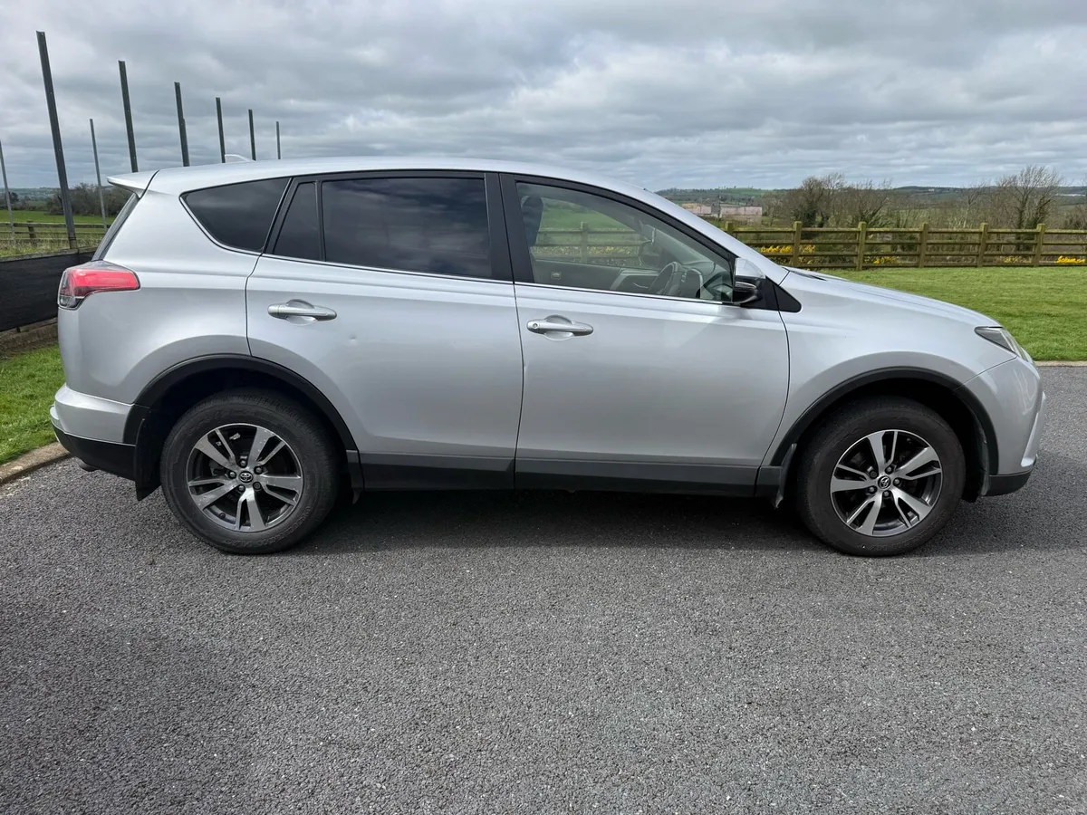 2016 Toyota Rav4 icon - Image 3